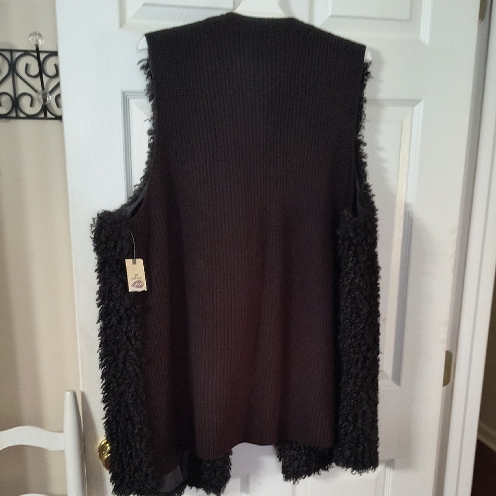 Black Plush Open-Front Vest - Picture 2 of 6